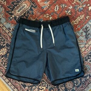 Vuori mens shorts size small